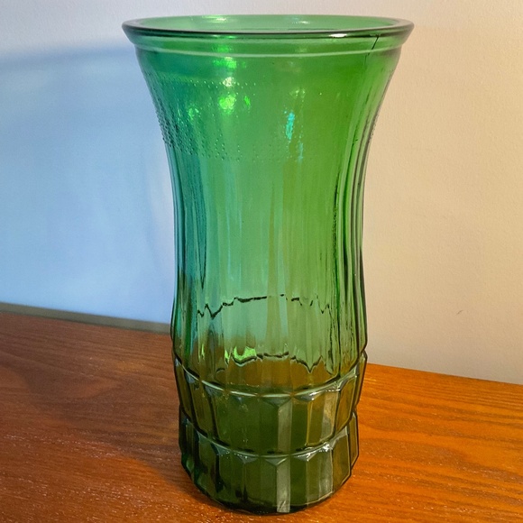 Vintage E.O. Brody Company Ribbed Green Glass Flower Vase 9.5” - Picture 5 of 16